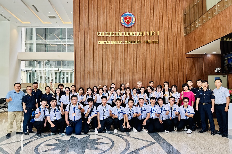 UFM students gain practical experience at Regional Customs Sub-Department II