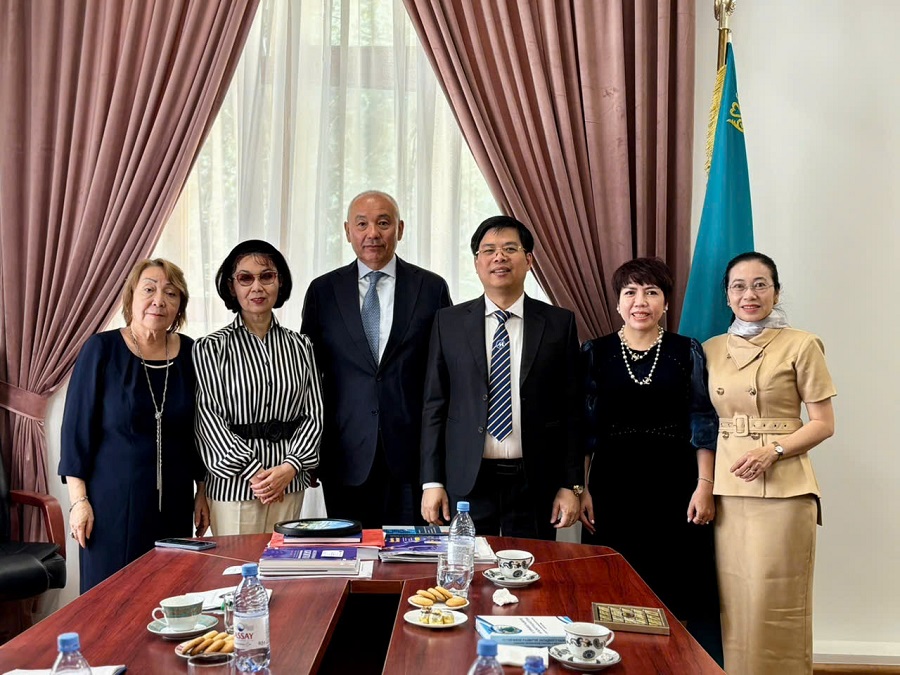 UFM strengthens research cooperation with the institute of economics of Kazakhstan