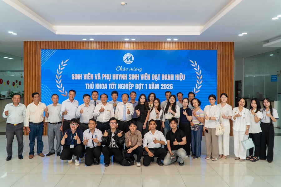 UFM meets with students who were valedictorians in first graduation cohort of 2026 and and their parents.