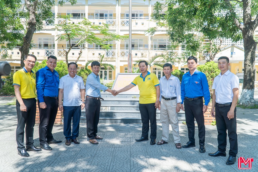UFM enhances digital learning facilities for High Schools in Hue City